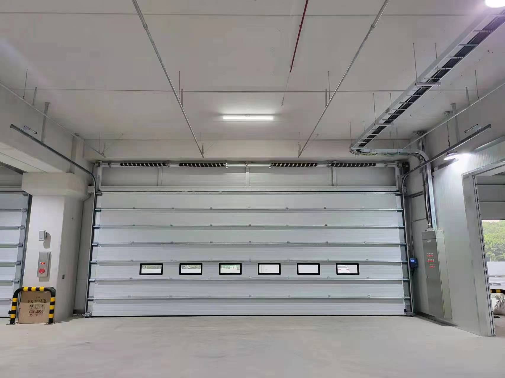 Чому секційні двері можуть вирішити не тільки проблеми доступу?